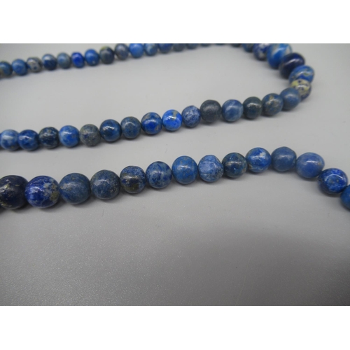 37 - Three single row lapis lazuli beaded necklaces with yellow metal screw clasps, all 47cm