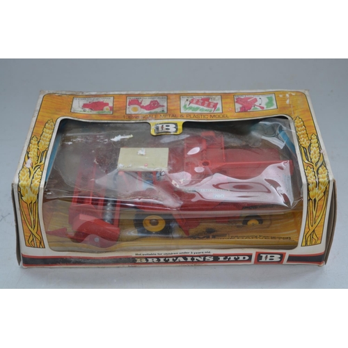 193 - Early release boxed Britain's die cast Farm Massey Ferguson 970 Combine Harvester (1978), in excelle... 