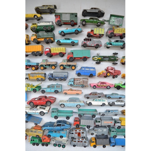 195 - Large collection of vintage diecast vehicle models, various scales by Corgi, Matchbox, Lesney etc, i... 