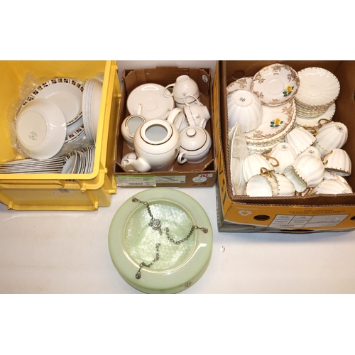 282 - Large quantity of tea and dinner ware, incl. Meakin Glo-White Ironstone with geometric pattern, whit... 