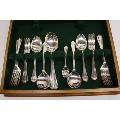 290 - Cased Hugh Foulerton EPNS cutlery for six place settings, one knife not matching; a quantity of cut ... 