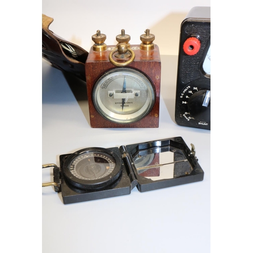 283 - Military issue Bakelite cased magnetic marching compass by T G & Co, mk 1, serial no. B260359, Ediso... 