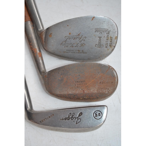 1299 - Collection of 11 vintage hickory handled golf clubs to incl. putters, a Jigger, Niblicks etc, golf b... 