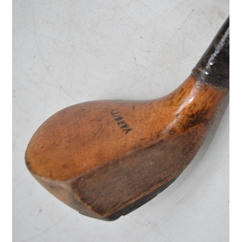 1299 - Collection of 11 vintage hickory handled golf clubs to incl. putters, a Jigger, Niblicks etc, golf b... 