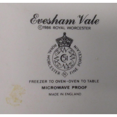 1481 - Comprehensive Royal Worcester Evesham and Evesham Vale dinner and tea ware including cups, saucers, ... 