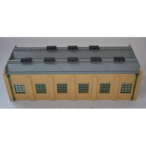 510 - Collection of OO gauge Hornby Dublo accessories and track to include Through Station, Island Platfor... 