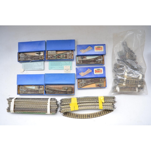 510 - Collection of OO gauge Hornby Dublo accessories and track to include Through Station, Island Platfor... 