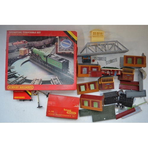 511 - Vintage Tri-ang OO gauge boxed sets RS9 Intercity Express set and RS52 Blue Pullman, contents of bot... 