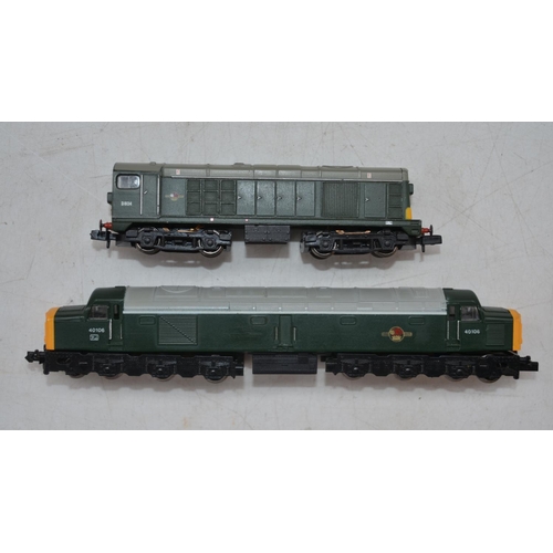 520 - Graham Farish Class 40 (in Atlantic Conveyor box) and a Farish/Bachmann 371-026 Class 20 D8134 (with... 