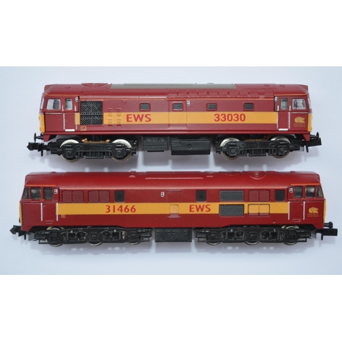 522 - Two Graham Farish special edition N gauge EWS diesel electric train models to include 806B Class 31 ... 