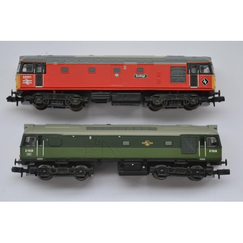 527 - Two boxed N gauge diesel electric train models by Graham Farish (By Bachmann) to include 371-079 Cla... 