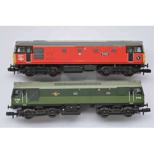 527 - Two boxed N gauge diesel electric train models by Graham Farish (By Bachmann) to include 371-079 Cla... 