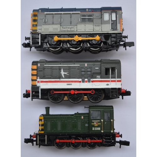 529 - Three Graham Farish (By Bachmann) N gauge diesel shunter electric train models to include 371-017 Cl... 