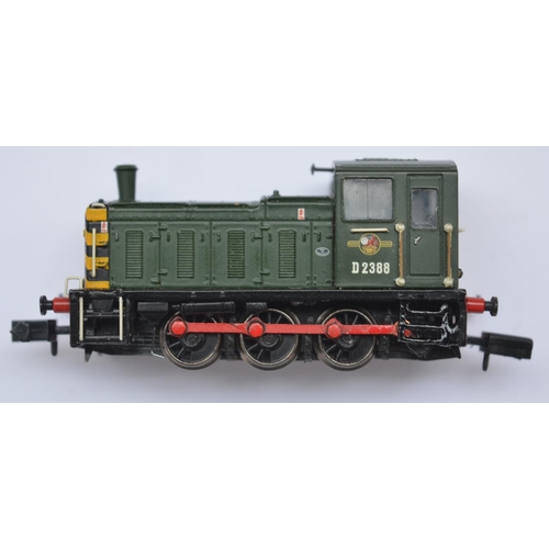 529 - Three Graham Farish (By Bachmann) N gauge diesel shunter electric train models to include 371-017 Cl... 