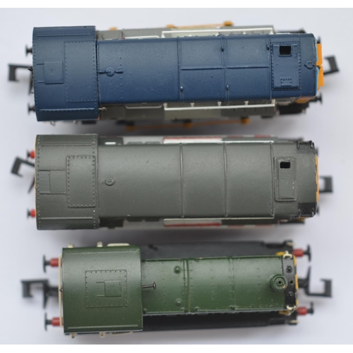 529 - Three Graham Farish (By Bachmann) N gauge diesel shunter electric train models to include 371-017 Cl... 