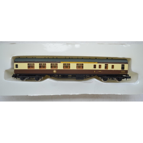 534 - Collection of N gauge railway carriages to incl. 6 Graham Farish and 1 Lima boxed examples and 5 unb... 