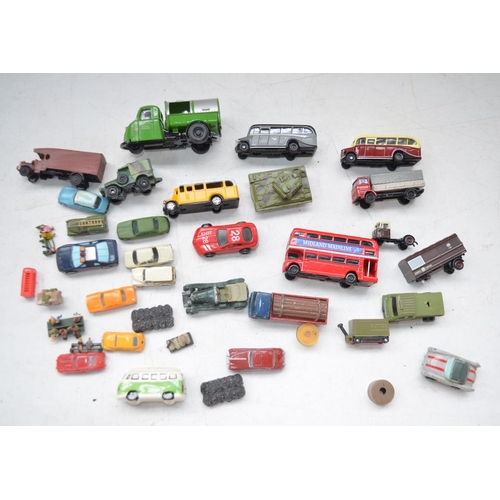 536 - Collection of N gauge buildings, scenic accessories, vehicles, figures etc. Buildings include card, ... 