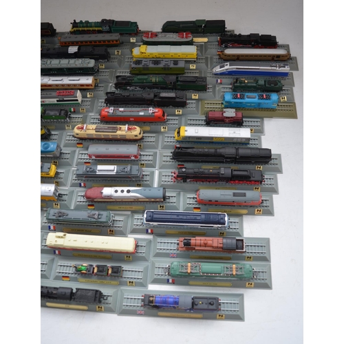 537 - Collection of static plastic N Gauge trains of the world from Del Prado (qty)