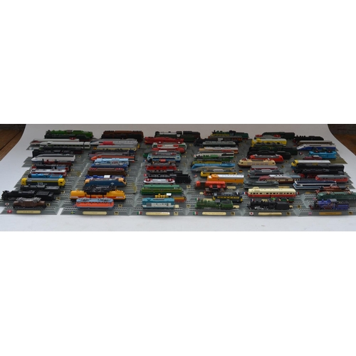 537 - Collection of static plastic N Gauge trains of the world from Del Prado (qty)