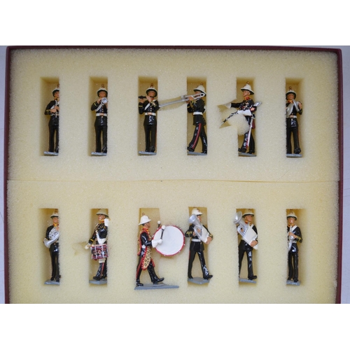 487 - Two boxed sets of 1/32 scale cast metal Royal Marine Bandsmen and Colour Party figures and 4 loose M... 