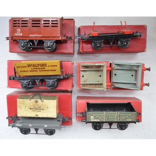 491 - Collection of mostly boxed vintage Hornby Meccano O gauge railway models incl. wagons, signal cabin,... 