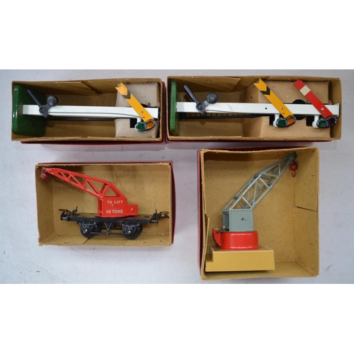 491 - Collection of mostly boxed vintage Hornby Meccano O gauge railway models incl. wagons, signal cabin,... 