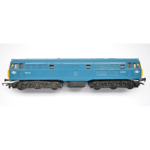 496 - Collection of previously used OO gauge diesel locomotives to include Tri-ang dummy and power trailer... 