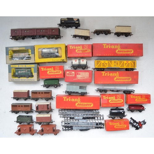 498 - Collection of used vintage OO gauge model railway accessories, various manufacturers to include Horn... 