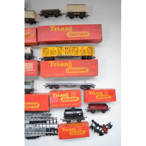 498 - Collection of used vintage OO gauge model railway accessories, various manufacturers to include Horn... 