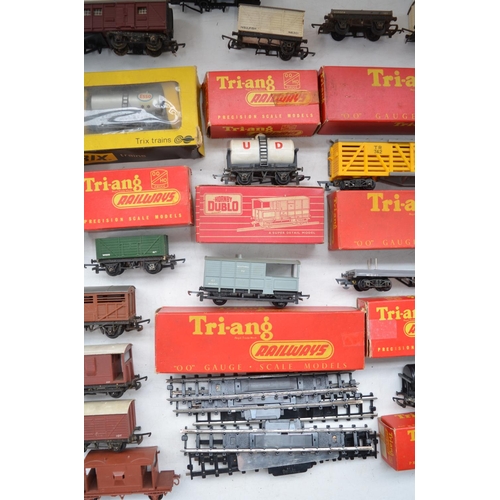 498 - Collection of used vintage OO gauge model railway accessories, various manufacturers to include Horn... 