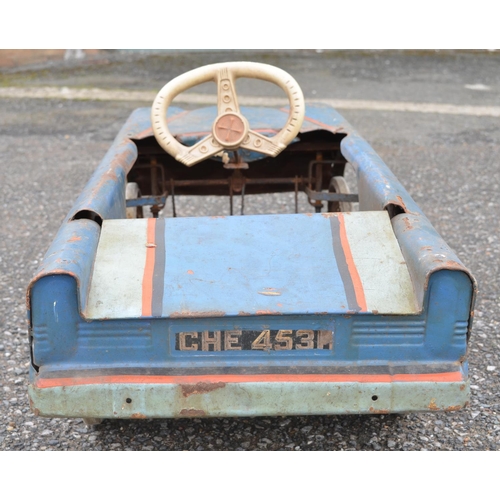 322 - Vintage Tri-ang child's pressed steel pedal car (in need of restoration), pedal and steering functio... 