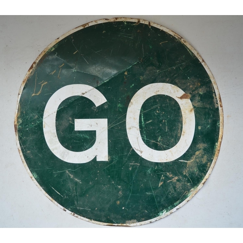 345 - Steel plate vinyl image Stop/Go sign, diameter 59.8cm.