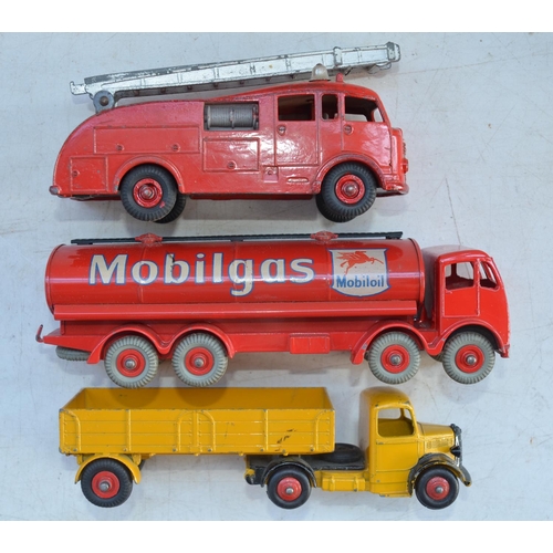 409 - Five boxed vintage Dinky Toys diecast model vehicles to include 561 Blaw Knox Bulldozer, 571 Coles M... 