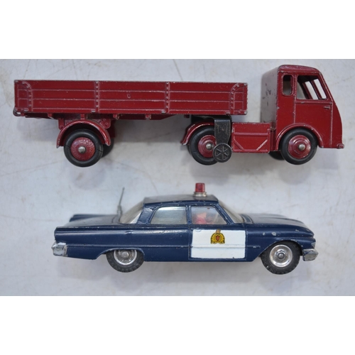 413 - Collection of vintage boxed Dinky Toys diecast model vehicles to include 277 and 263 Superior Criter... 