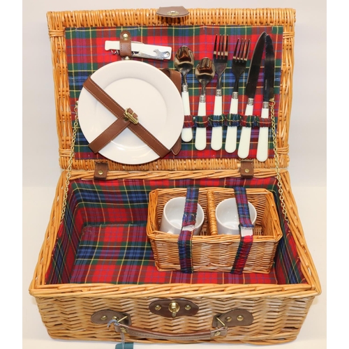 251 - Wicker hamper Picnic set