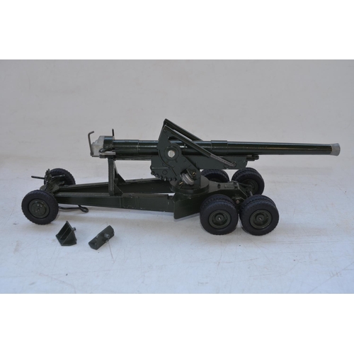 420 - Britain's 155mm Gun model with box and ammunition. Model in excellent condition, box very good.