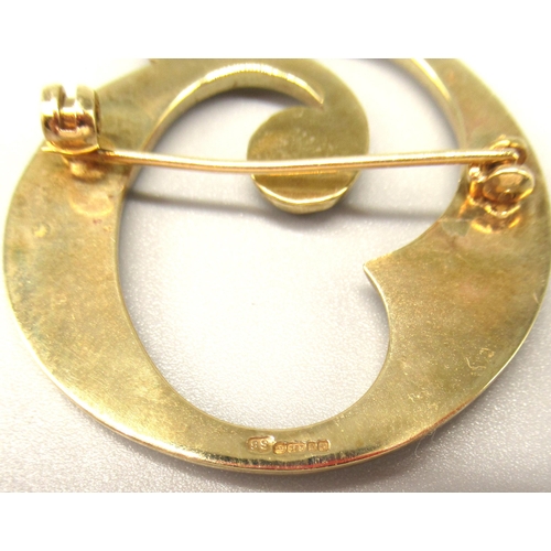 2 - ER.II 9ct yellow gold circular brooch with makers mark SS, stamped 375, 11.9g