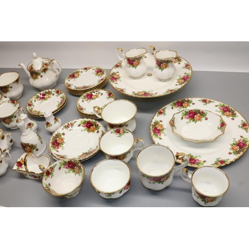 1251 - Royal Albert Old Country Roses tea ware, incl. cake stand, small teapot H14.5cm, sugar bowl and cove... 