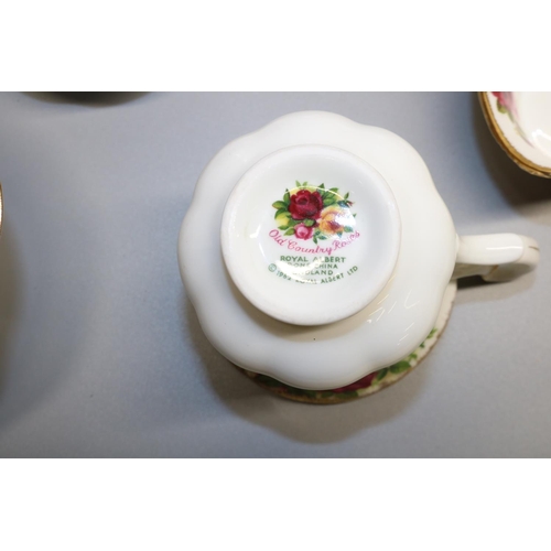 1251 - Royal Albert Old Country Roses tea ware, incl. cake stand, small teapot H14.5cm, sugar bowl and cove... 