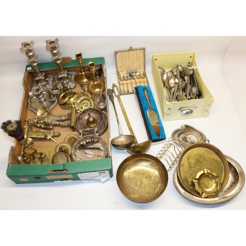 1259 - Quantity of C20th silver plate and other metalware, incl. a pie server with hallmarked silver handle... 