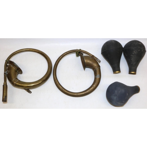 237 - Two early C20th brass scroll car horns (possibly early Daimler) with three replacement bulbs