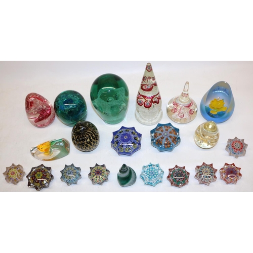 421 - Group of twenty two paperweights, incl. millefiori, controlled bubbles, etc