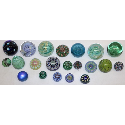 423 - Group of twenty one paperweights, incl. millefiori, controlled bubbles, etc., some likely Scottish