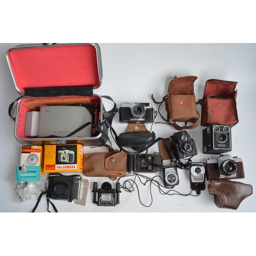 704 - Collection of vintage camera equipment to include Kodak SIX-20 C and 44A Brownies with boxed flash h... 