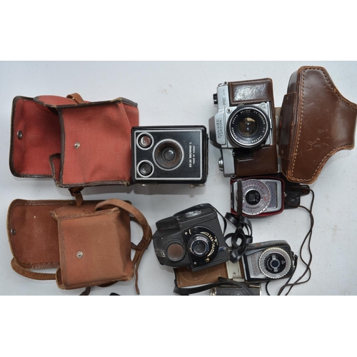 704 - Collection of vintage camera equipment to include Kodak SIX-20 C and 44A Brownies with boxed flash h... 