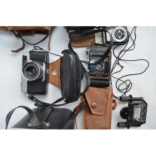 704 - Collection of vintage camera equipment to include Kodak SIX-20 C and 44A Brownies with boxed flash h... 