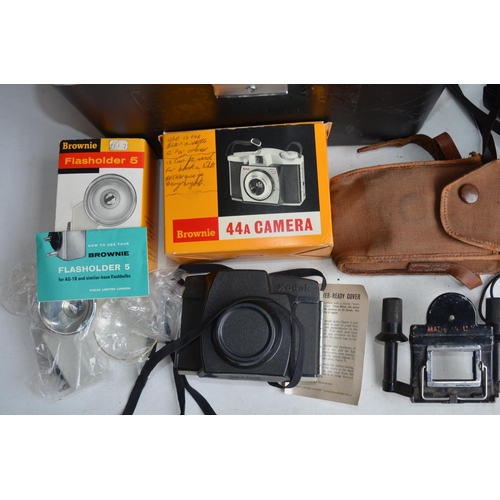 704 - Collection of vintage camera equipment to include Kodak SIX-20 C and 44A Brownies with boxed flash h... 