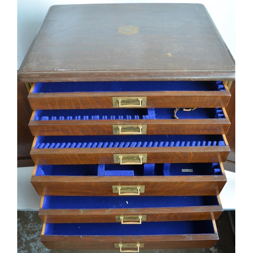 651 - Six drawer oak blue felt lined cutlery cabinet with recessed brass and side carry handles, with 2 ke... 