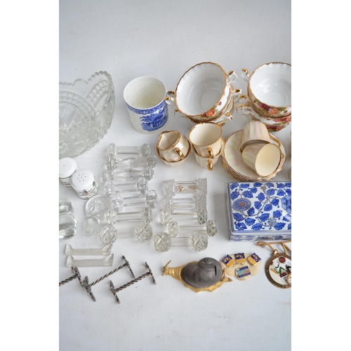 668 - Collection of table ware to include Royal Albert 