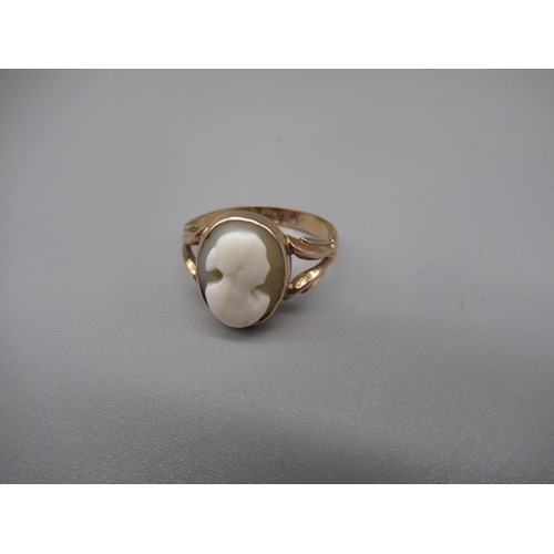 611 - 9ct yellow gold cameo ring, stamped 375, size N1/2, 2.2g